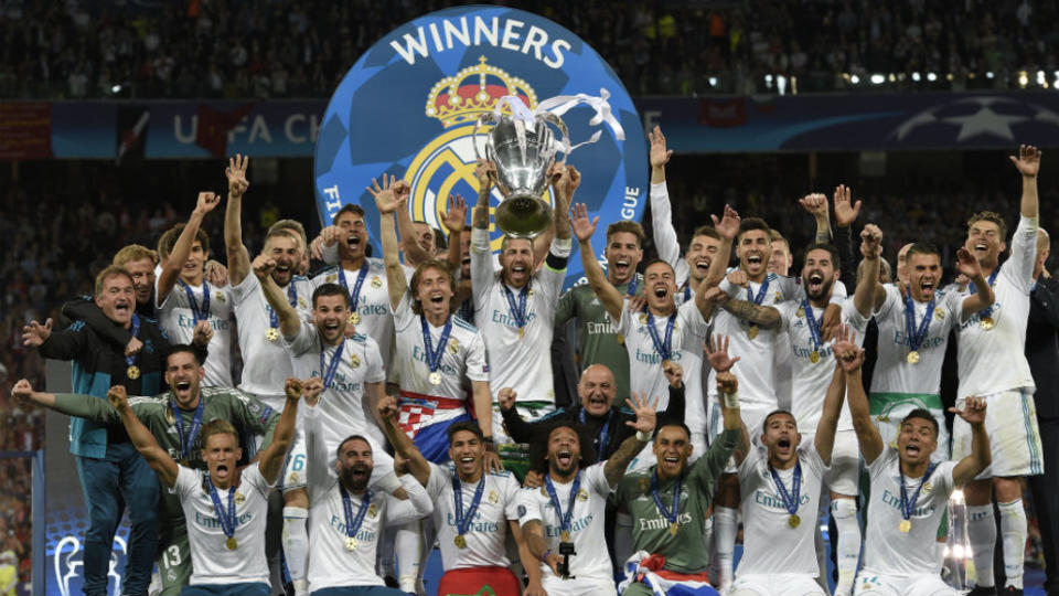 Le 26 mai, au Stade olympique de Kiev, le Real Madrid remporte sa troisième Ligue des Champions de suite grâce à sa victoire face à Liverpool (3-1).
