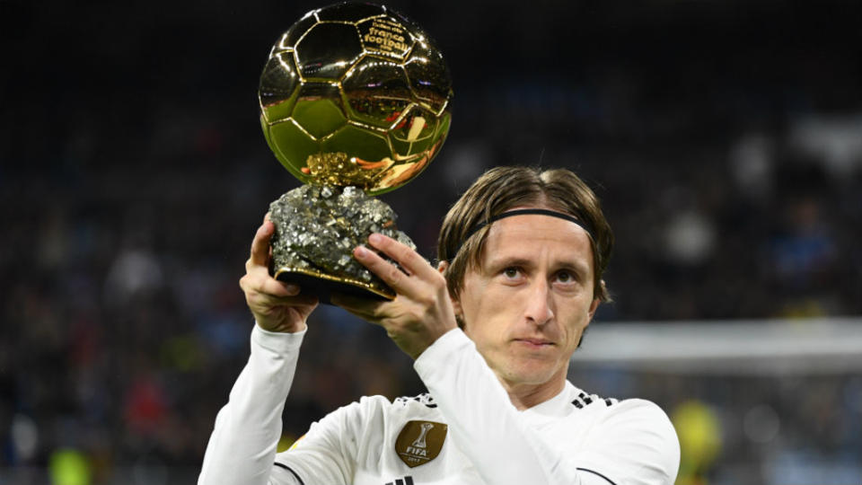 Le 3 décembre dernier, le Croate Luka Modric a remporté le Ballon d'or. Le milieu du Real Madrid est le premier joueur à mettre fin au règne sans partage de Cristiano Ronaldo et Messi qui ont gagné cette récompense pendant dix ans.