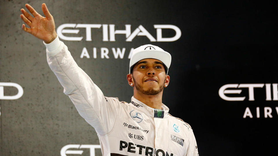 2015 : Dans un scénario identique à la saison précédente, Lewis Hamilton reste au sommet. Une nouvelle fois en concurrence avec Nico Rosberg, il sort vainqueur de ce duel à couteaux tirés pour s’offrir un 3e titre mondial grâce à ses dix victoires contre six pour son coéquipier.