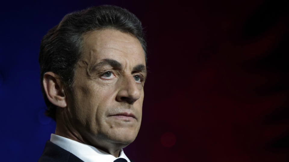 Le leader de l'opposition a profité des vacances pour aborder la question de la fiscalité et de l'agriculture. Le passage en Corse de Nicolas Sarkozy a lui aussi été très suivi sur les réseaux sociaux. L'ex président de la République compte actuellement 852 000 followers sur Twitter.