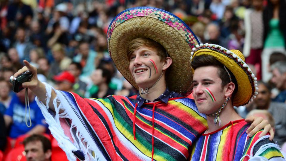 Les supporters mexicains sont là pour le match de football entre le Mexique et le Japon à Wembley.